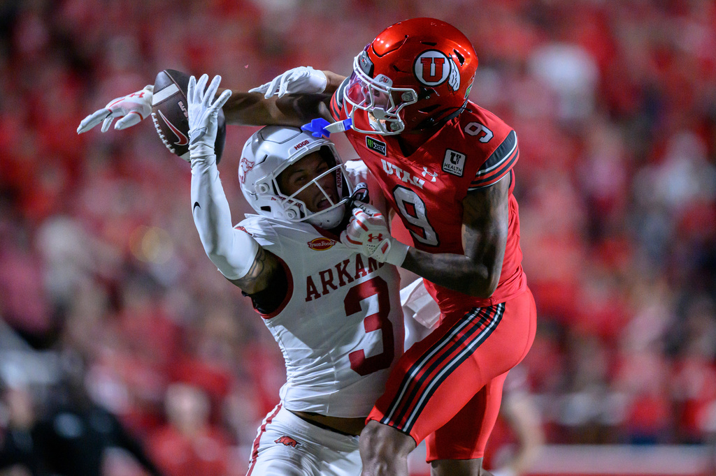 Dampier accounts for 4 touchdowns as No. 20 Utah dominates Arkansas